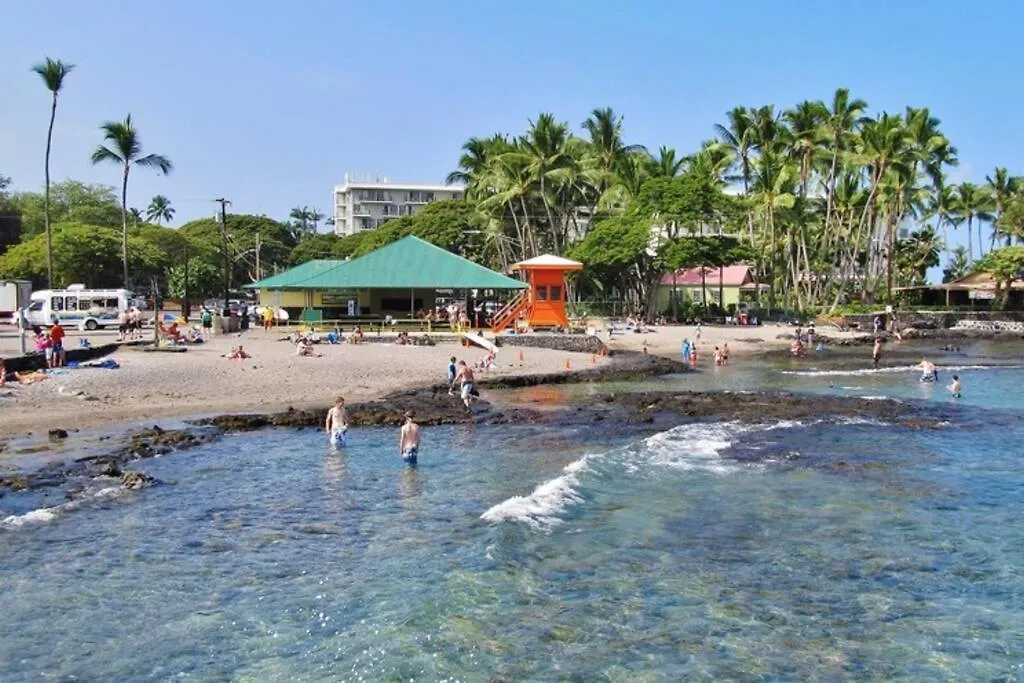 Most Popular Snorkeling & Surfing Beach ! Turtles! Kailua-Kona Holiday home